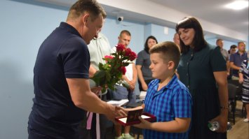 Нагороджені посмертно: ордени та медалі вручили рідним загиблих бійців