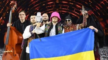 Найпопулярніший аксесуар в Україні: чому рожева панама стала головним символом Kalush Orchestra