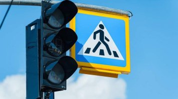 Неподалік озера у Рівному відремонтують світлофор 