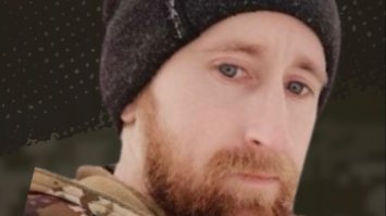 «Нерухомо лежав, присипаний землею. Усі подумали, що я 200»