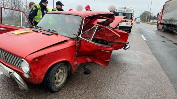 Невдалий розворот: у ДТП загинуло подружжя пенсіонерів