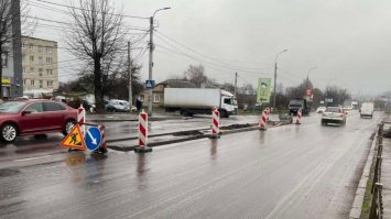 Перехід  буде безпечнішим: у Рівному встановлюють острівець безпеки