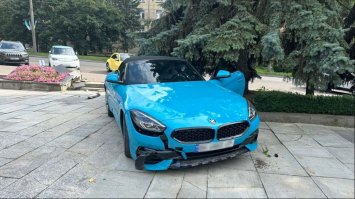 Переплутала педалі: водійка збила трьох пішоходів
