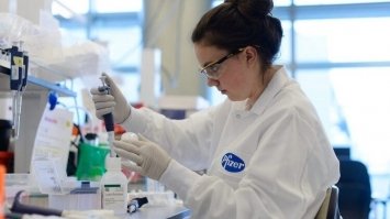 Pfizer і BioNTech розробили вакцину від коронавірусу, яка ефективна проти дельта-штаму