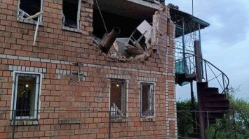 Під Львовом дрон поцілив у житловий будинок: хоч тривоги не було