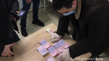 Підробні свідоцтва про вакцинацію продавав сімейний лікар з Рівненщини, але його затримали «на гарячому»