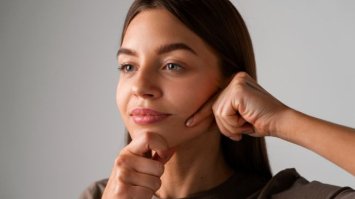 Підтяжка обличчя вдома: як зменшити щоки та друге підборіддя 