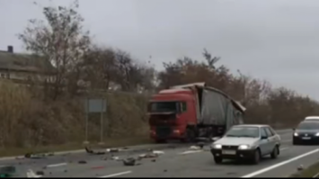 Поблизу Рівного ДТП, зіткнулись дві вантажівки