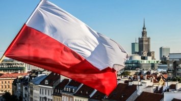 Польща більше не платитиме допомогу біженцям з України: назвали дату