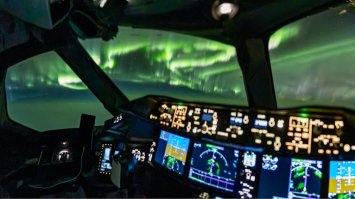 Полярні сяйва з висоти 11 кілометрів сфотографував пілот