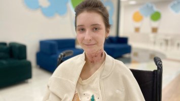 Потерпіла під час атаки 14-річна тернополянка зробила перші кроки