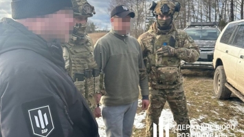 Правоохоронець заробляв на переправленні чоловіків за кордон і опинився у СІЗО