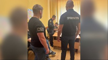 Пригнали з Європи та продали 27 гуманітарних автівок – підозрюють трьох осіб