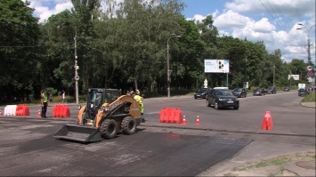 Проїзд на вулиці Чорновола у Рівному відкрили, але ремонт не завершили
