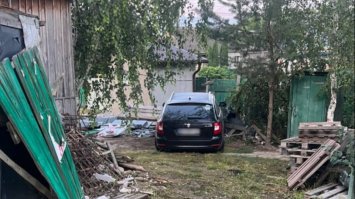 Протаранила паркан, бо сіла за кермо напідпитку 