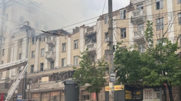 Ракетний удар по Дніпру та області, загинула дитина, горить п`ятиповерхівка