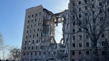 Російські військові влучили в будівлю Миколаївської ОДА, шукають 11 людей – Кім