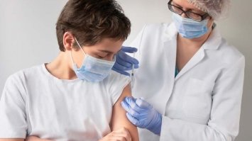 Що  потрібно знати, перед тим як вести підлітків вакцинуватися проти ковіду