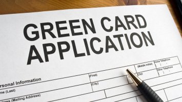  США офіційно призупинили лотерею «Грін-карт»