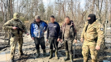 Судитимуть братів, які пів року незаконно мили бурштин