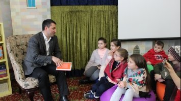 Татусево-книжковий проєкт: в області стартували читання з відомими батьками