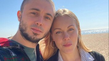 Тополя назвав суму, в яку їм із ексдружиною обійшлося відновлення квартири після обстрілу