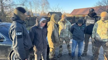 Три тисячі доларів з клієнта: на Рівненщині перекрили черговий канал втечі військовозобов’язаних 