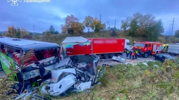 Троє - загиблих, ще 35 травмовано: масштабна ДТП на об’їзній Львова