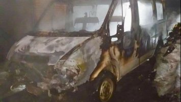 У Березному пожежа знищила автомобіль