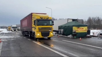 У чергах на кордоні із Польщею очікують понад три тисячі вантажівок, — Держприкордонслужба