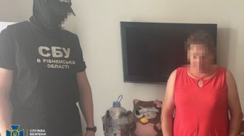 У готель прийшла з вибухівкою