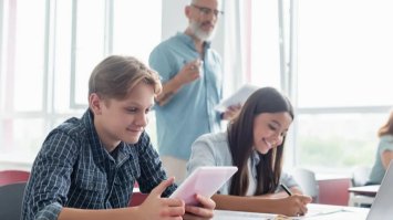 У Греції навчатимуть учителів, як використовувати ШІ під час уроків