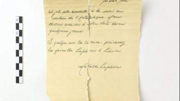 У Канаді знайшли пляшку з листом, який могла скинути з «Титаніка» 12-річна пасажирка