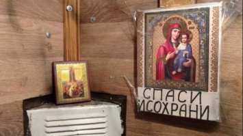 У Києві підрядник встановив зв`язок з божими силами прямо в ліфті