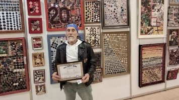 У Києві відкрили унікальну виставку картин із 60 тисяч гудзиків