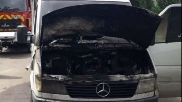 У Квасилові горів Mercedes 