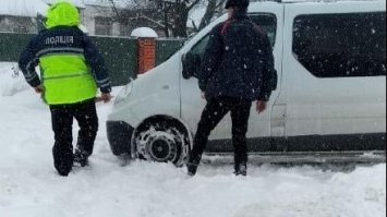 У Млинові  нетверезий чоловік віз дітей зі школи