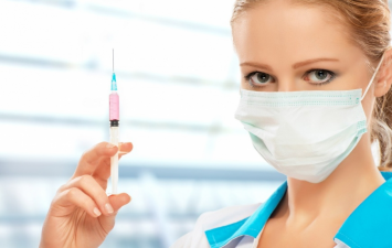 У МОЗ планують почати вакцинувати від коронавірусу в аптеках