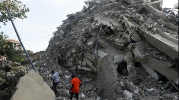 У Нігерії рятувальники відмовлялися шукати під завалами багатоповерхівки понад 100 зниклих безвісти