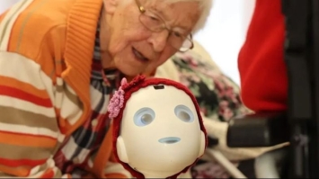 У Німеччині створили роботів-онуків для літніх людей