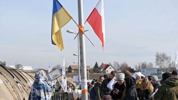 У Польщі мають намір влітку скасувати виплати біженцям із України