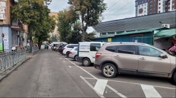 У Рівному біля ринку парковки будуть платними