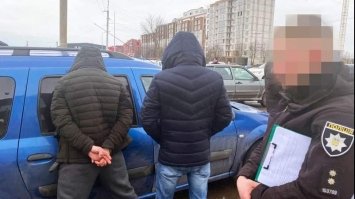 У Рівному двоє чоловіків ошукали пенсіонерку на понад 140 тисяч гривень