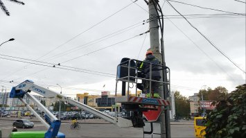 У Рівному вже монтують смарагдові світлофори 