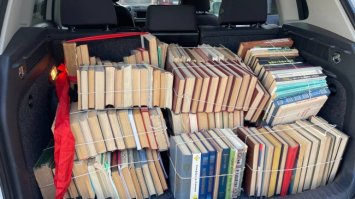 У Рівному за здані російськомовні книги купили сухі душі для бійців