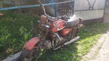 У селі на Рівненщині чоловік вкрав мотоцикл і обміняв його на пляшку горілки