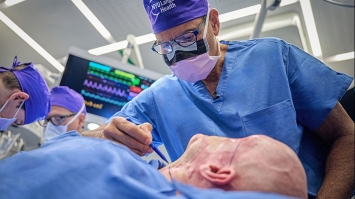 У США провели першу в світі трансплантацію ока