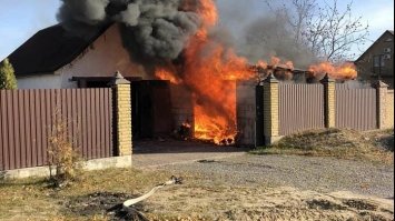 У Вараському районі вогонь намагався знищити приватне господарство