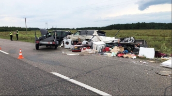 У Вараському районі зіткнулись автомобілі: десятеро потерпілих 