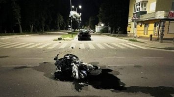 ДТП у Здолбунові: зіткнулись легковик і мотоцикл, є постраждалі